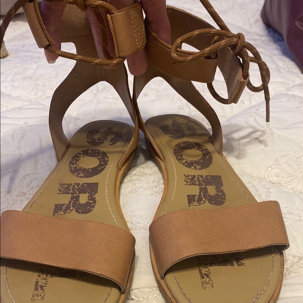 Comfort Lace-Up Women's Sandals in Tan